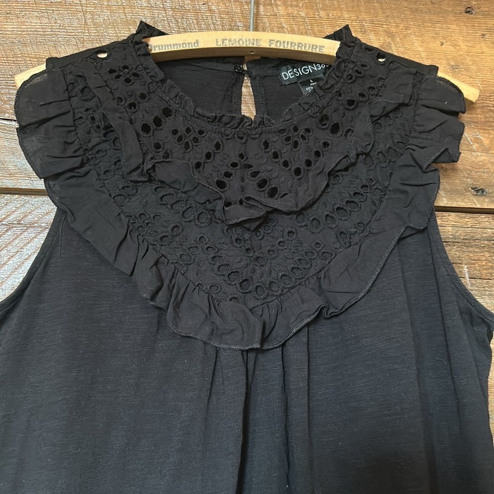 Elegant Black Sleeveless Top - Picture 3 of 10